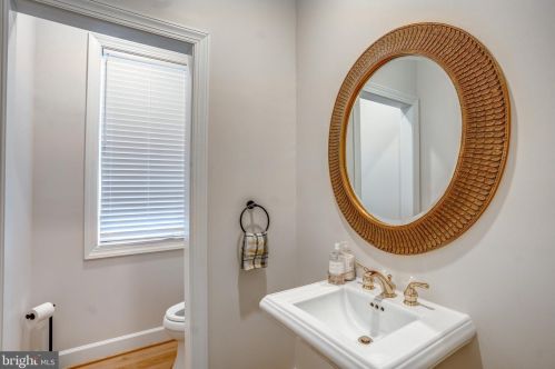 18285 Mullfield Village Ter, Leesburg VA  20176-7466 exterior