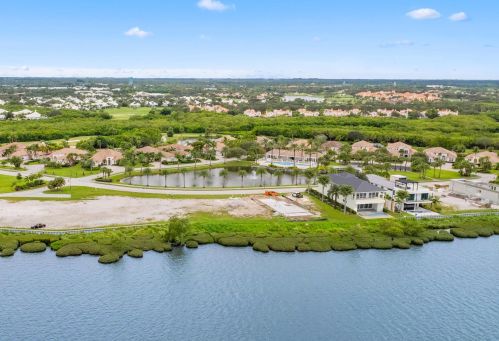 4842 Harbor Dr, Vero Beach, FL 32967-6800