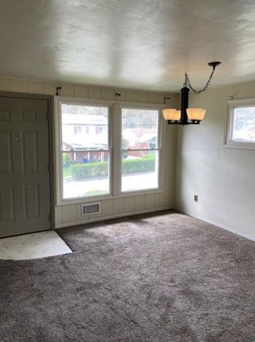 134 Gilmore Dr, Pittsburgh, PA 15235-5258
