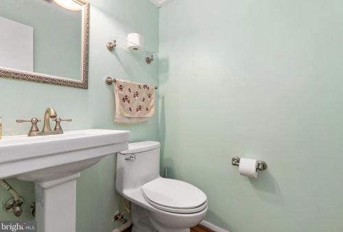 904 Bellows Ave, Fredericksburg VA  22405-1210 exterior