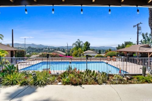 1056 Knollcrest Dr, Covina CA 91724-3435 exterior