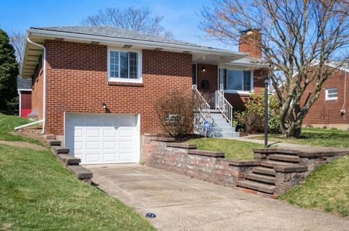 308 Nebraska Dr, New Kensington, PA 15068-3217