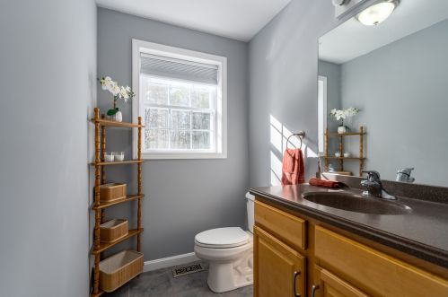 4 Ames Rd, Brookline NH  03033-2304 exterior