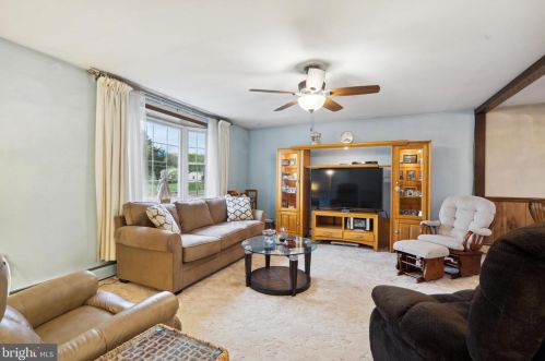 1822 Old Sumneytown Pike, Harleysville PA  19438-1129 exterior