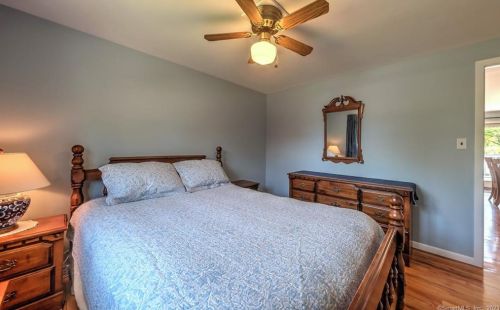 51 Westwood Rd, Milford CT  06461-2752 exterior