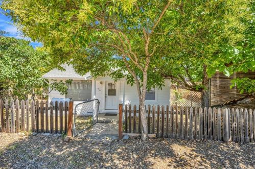 370 8th St, Lakeport, CA 95453-4319