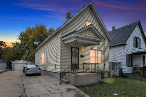 116 Concordia Ave, Milwaukee, WI 53212-2013