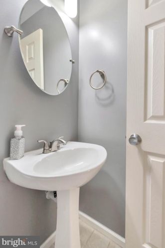 770 Vanderbilt Ter, Leesburg VA  20175-4085 exterior