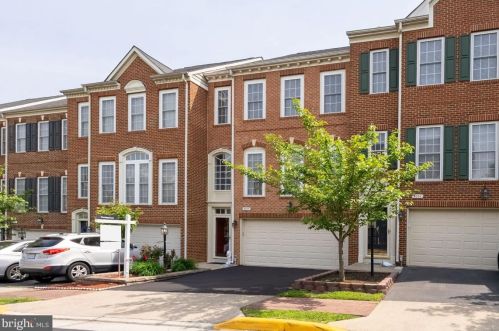 8004 Samuel Wallis St, Lorton VA  22079-2348 exterior