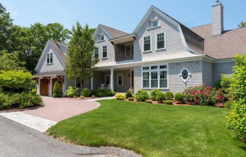 21 Greensward Cir, Mashpee, MA 02649-4148