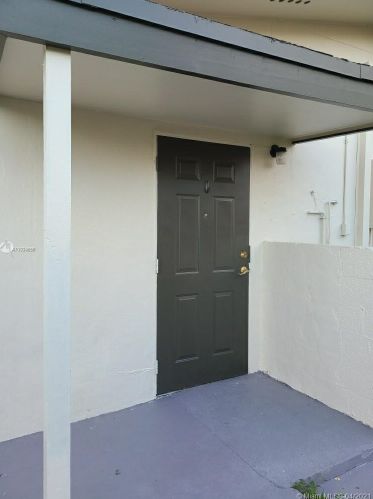 850 50th Pl, Hialeah FL  33012-3420 exterior