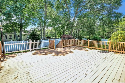 2 Maison Dr, Holbrook NY  11741-1314 exterior