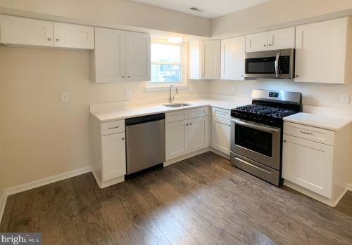 108 Robins Run, Swedesboro NJ  08085-1336 exterior
