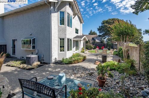 7336 Las Palmas Way, Pleasanton CA  94568-2775 exterior