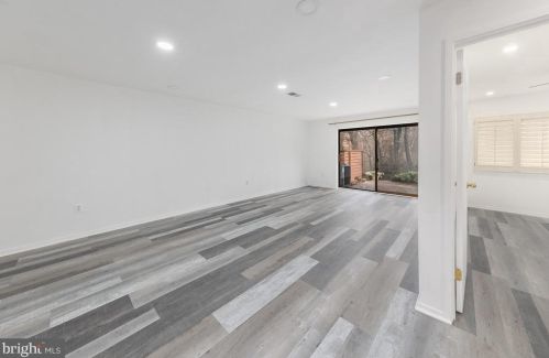 1667 Bachan Ct, Herndon VA  20190-4406 exterior