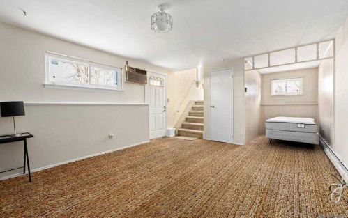 10 Pollok Pl, Hicksville NY 11801-2220 exterior