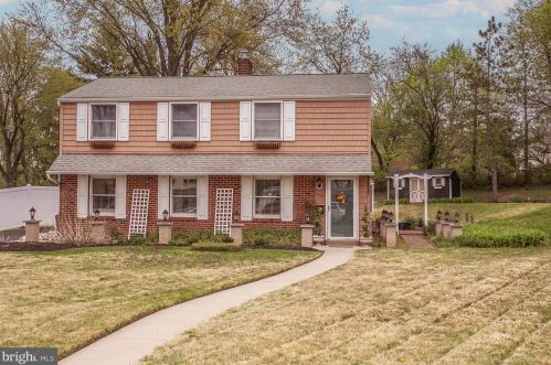 353 Miles Rd, Miquon, PA 19444-1318
