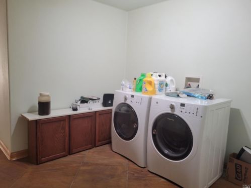 21801 Eastside Rd, Willits CA  95490-5700 exterior