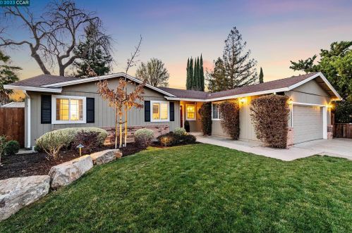 1215 Traud Dr, Concord, CA 94518-3942