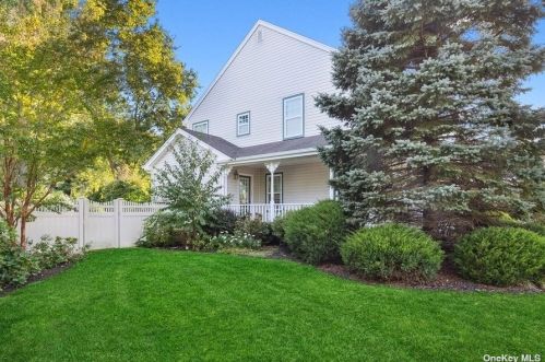81 Stoothoff Rd, Elwood NY  11731-3917 exterior