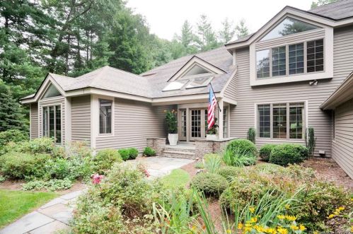 6 Stratford Rd, Farmington, CT 06032-1444