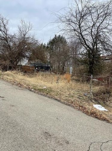 1824 Butler St, Mckeesport PA  15132-4558 exterior