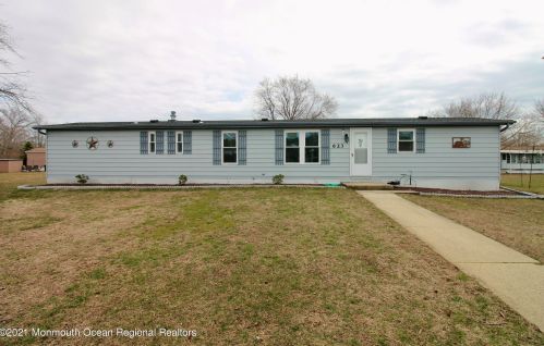 623 Sara Dr, East Freehold, NJ 07728-3416