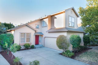 13 Twin Creeks Cir, Petaluma, CA 94952-2205