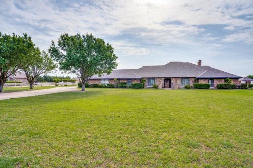 1934 Houston School Rd, Lancaster, TX 75134-2810
