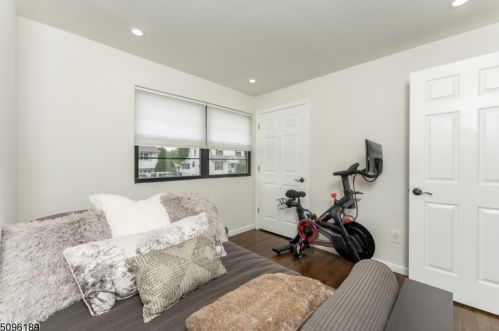 712 Golf Ter, Roselle NJ  07203-2431 exterior