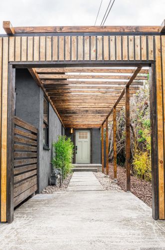 5547 Redwood St, San Diego, CA 92105-3810