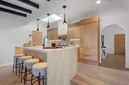 1855 Reed Ave, San Diego CA  92109-5446 exterior