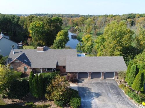1030 Riverknoll Cir, Oconomowoc, WI 53066-3478