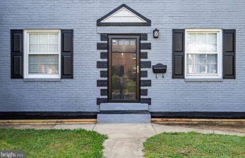 156 Riverview Dr, New Castle DE  19720-2732 exterior