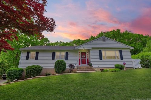 31 Mountain View Dr, Waterbury, CT 06706-2825