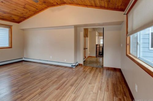 21 Moore Ave, Lyme CT  06371-1216 exterior