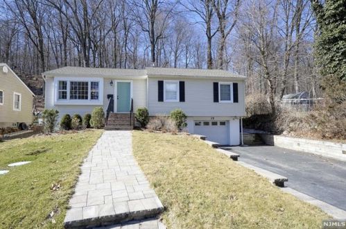 35 Truman Blvd, Oakland, NJ 07436-2013