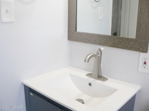 6462 Calle Luna, Tucson AZ  85710-5626 exterior