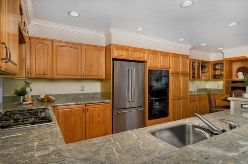13 Alverno Ct, Redwood City CA  94061-1825 exterior