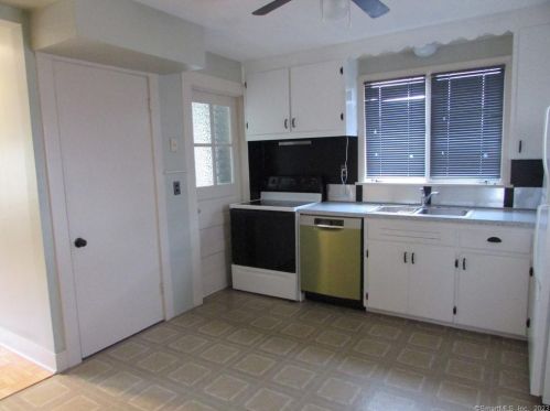 426 Boston Rd, Middletown CT  06457-3574 exterior