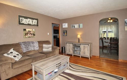 5064 Don St, Finleyville, PA 15332-1110