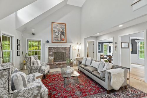 16 Saxony Ln, Woodbury CT  06798-2533 exterior