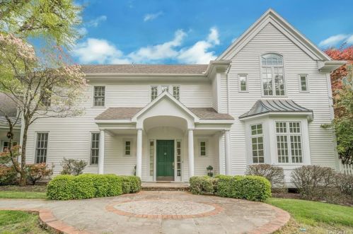 94 Haights Cross Rd, Chappaqua NY  10514-2911 exterior