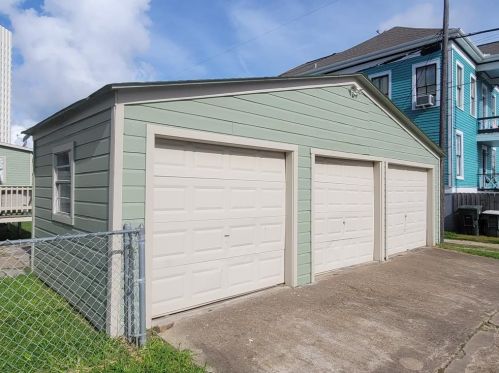 319 17th St, Galveston TX  77550-2501 exterior