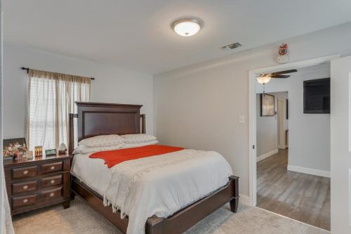 3731 Falls Dr, Dallas TX  75211-6124 exterior