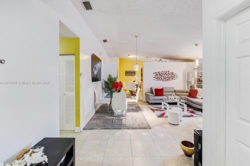 780 31st St, Hialeah, FL 33012-5339