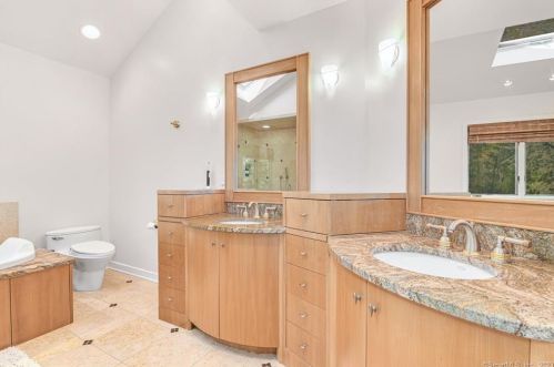 321 Blackberry Dr, Stamford CT  06903-1237 exterior