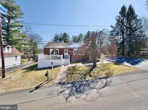 41 Pine St, Newtown Square, PA 19073-3339