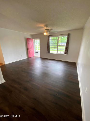 4476 Dolphin Ln, Marianna, FL 32446-2352