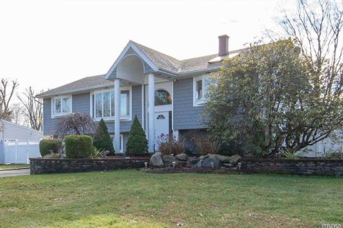 16 Jordan Ct, Huntington Station, NY 11746-8319